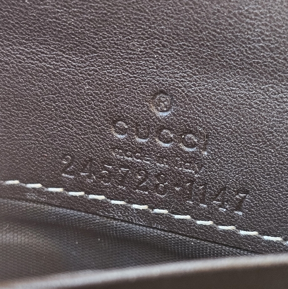 Gucci heart long wallet. Comes with dust bag and chain EUC - Picture 12 of 12